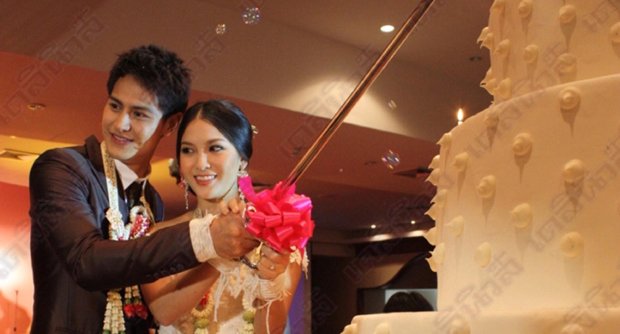 น้ำ ระพีพัฒน์หอบขันหมากหลายล้านขอสาวดัชชี่รุ่นน้องแต่งงาน มินตรา ชนิศา เหลี่ยวไชยพันธุ์ 