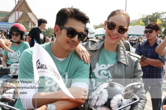 อั้ม นัท ควงคู่ออกงานขี่เวสป้าโชว์หวานรอบกรุง