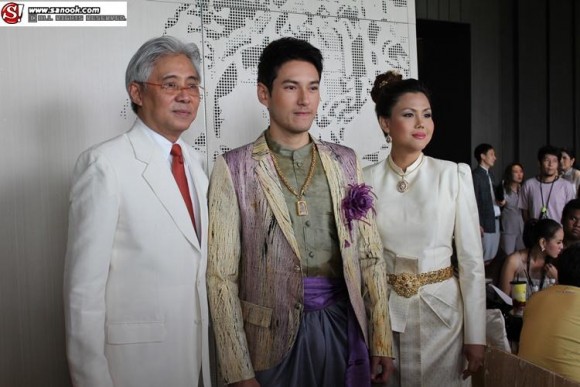 บรรยากาศแสนโรแมนติก งานหมั้นเจสัน ยัง