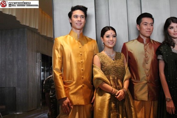 บรรยากาศแสนโรแมนติก งานหมั้นเจสัน ยัง