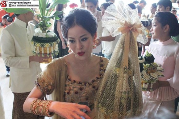 บรรยากาศแสนโรแมนติก งานหมั้นเจสัน ยัง