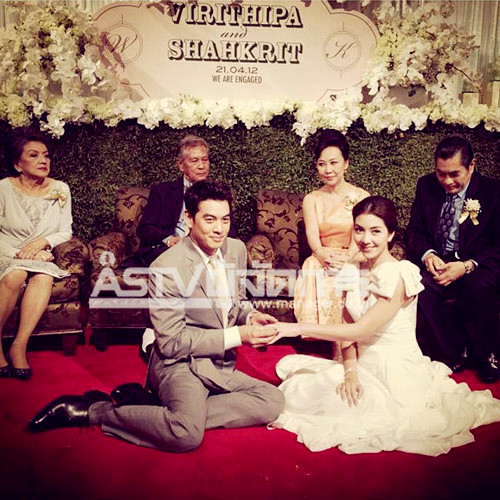 ภาพแต่งงาน ชาคริต วุ้นเส้น