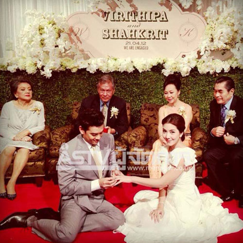 ภาพแต่งงาน ชาคริต วุ้นเส้น