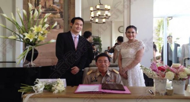 พลอย จินดาโชติ แต่งงาน