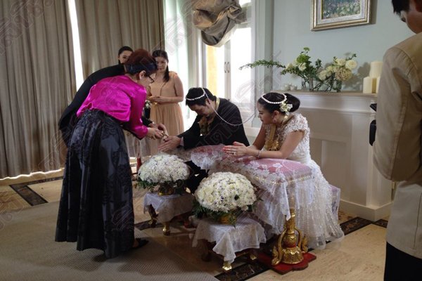 พลอย จินดาโชติ แต่งงาน