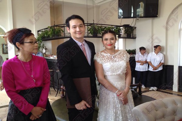 พลอย จินดาโชติ แต่งงาน