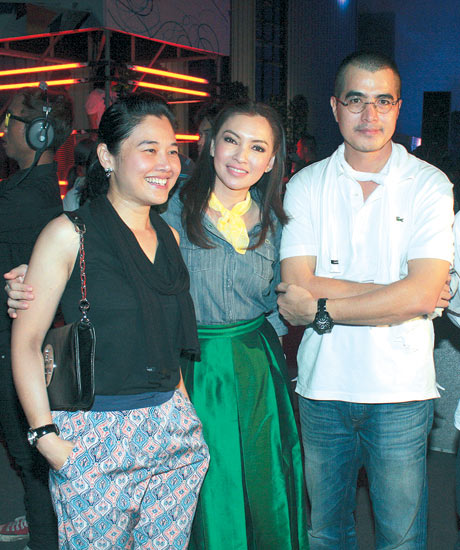 ไก่ มีสุข แต่งงาน  ประกาศวิวาห์ฟ้าแลบ