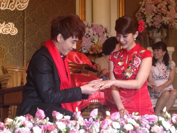 โด่ง ออม เข้าพิธีหมั้น