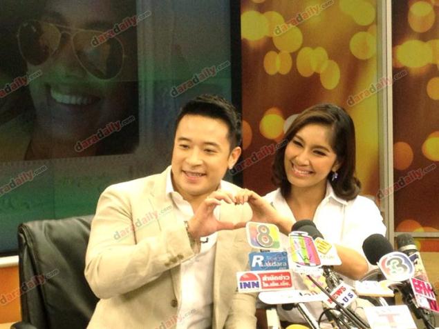 ภาพบรรยากาศในวันแถลงข่าวแต่งงาน เบนซ์ พรชิตา ณ สงขลา กับ มิค บรมวุฒิ หิรัญยัษฐิติ