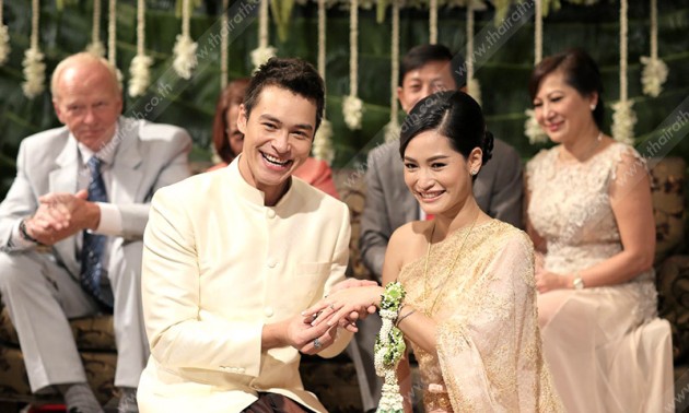 ปีเตอร์ คอร์ป กับ พลอย พลอยพรรณ