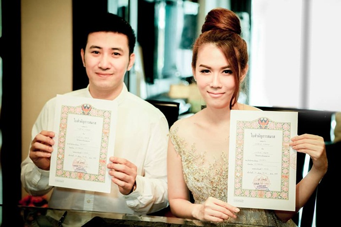 หนุ่ม เมย์ โชว์ภาพจดทะเบียน