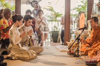 พิธีสงฆในช่วงเช้า  งานแต่งเอมี่ ซี ศิวัฒน์