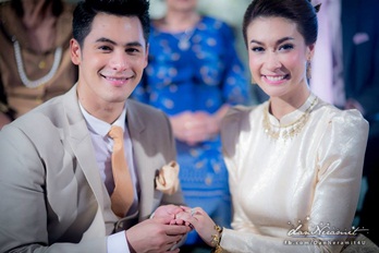 พิธีสวมแหวนหมั้น  เอมี่ ซี