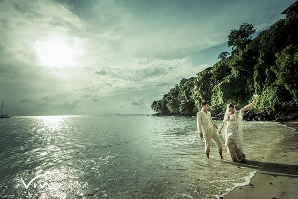 ทาทา ยัง แต่งฟ้าแลบ