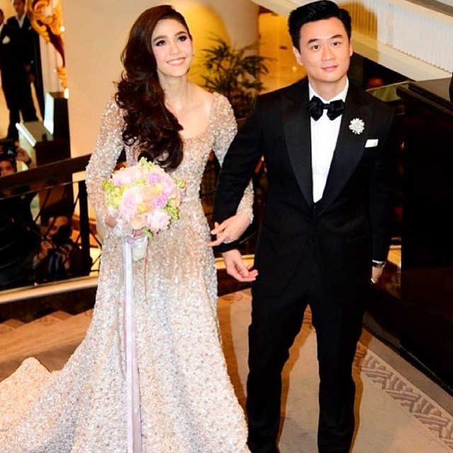 ชุดเจ้าสาวชมพู่