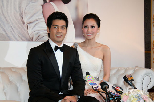 นุ่น ต๊อด ฉลองวิวาห์ เสร็จพิธีก่อนประกาศเคอร์ฟิว