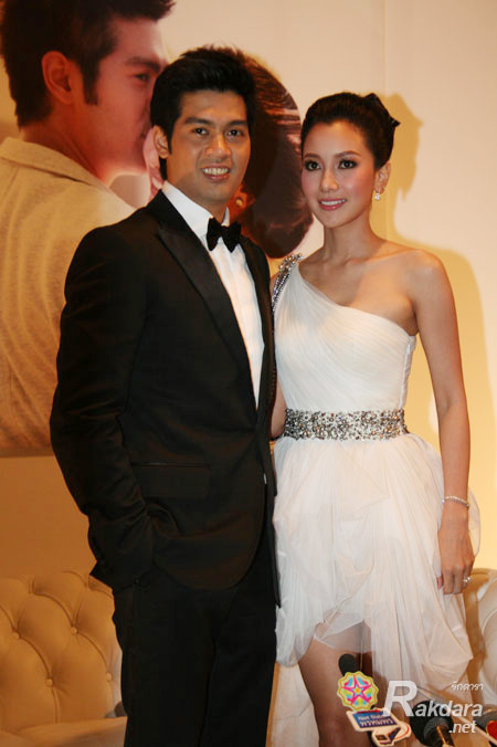 นุ่น ต๊อด ฉลองวิวาห์ เสร็จพิธีก่อนประกาศเคอร์ฟิว