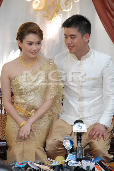 แบงค์ หมั้น นิน่า