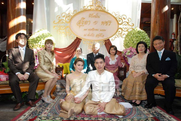 แบงค์ หมั้น นิน่า