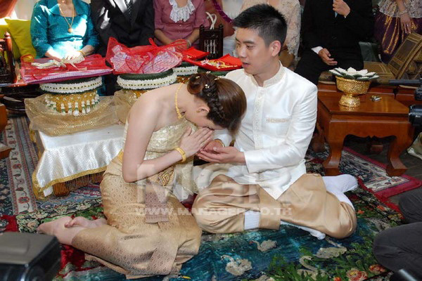 แบงค์ หมั้น นิน่า