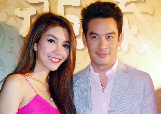 อัพเดทข่าวชุดวิวาห์จากนอก วุ้นเส้่น-ชาคริต