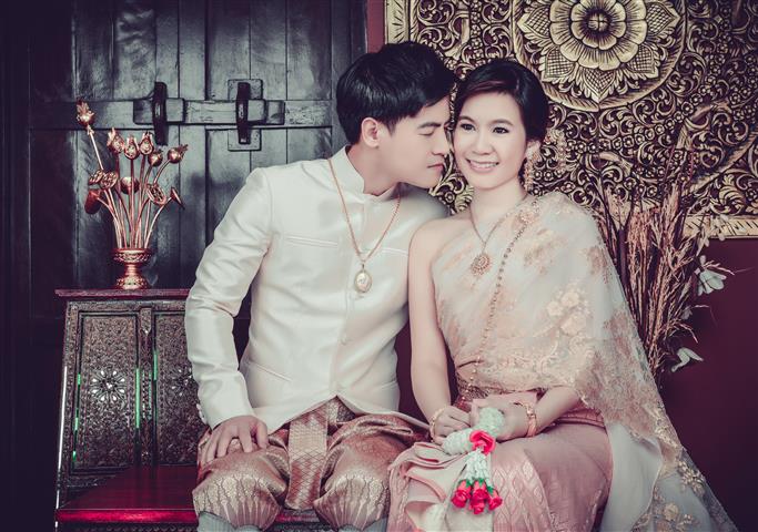 บริการ ถ่ายรูปแต่งงาน /วีดีโอ/ งานแต่ง/แต่งหน้า/ทำผม/เช่าชุดแต่งงาน   Truelylove Wedding Studio @ 4 Square ทรูลี่เลิฟ เวดดิ้ง สตูดิโอ สาย4 สแควร์