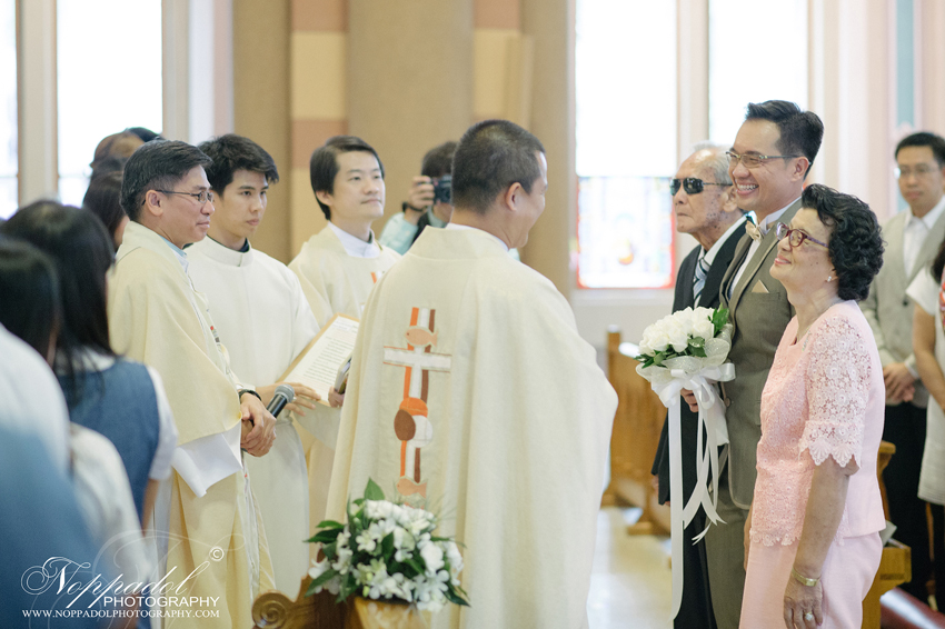 แต่งงานพิธีที่โบสถ์อัสสัมชัญ , งานแต่งในโบสถ์ , งานแต่งคริสต์ , พิธีแต่งงานคริสต์ , งานแต่งโบสถ์อัสสัมชัญบางรัก , ภาพงานแต่ง , NOPPADOLPHOTOGRAPHY , wedding , wedding ceremony