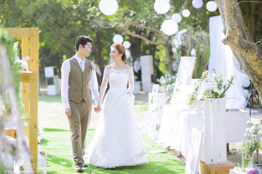  งานแต่งงานบ้านคึกฤทธิ์ พิธีหมั้นเรือนไทย แต่งงานในสวน   อัลบั้มรูปงานแต่งงาน ณ บ้าน มรว. คึกฤทธิ์ ปราโมช    พิธีหมั้นในเรือนไทย งานแต่งงานต่อเนื่องในสวน 