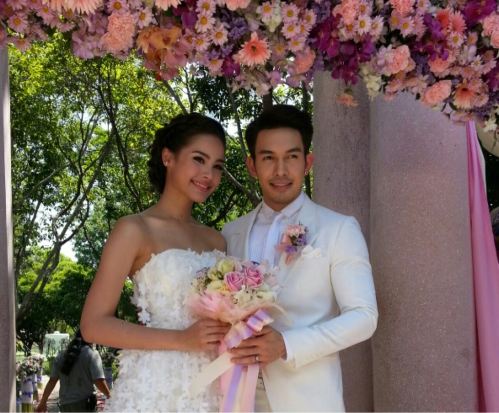 ชุดแต่งงาน ญาญ่า