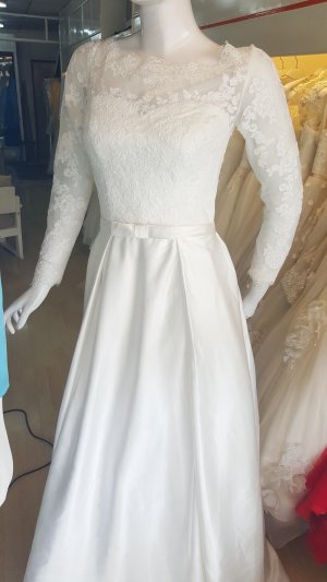 ร้าน เมโมรี่ สตูดิโอ เวดดิ้ง เชียงราย - New wedding dress สนใจชุดไหน แวะมาดูก่อนนะค่ะ