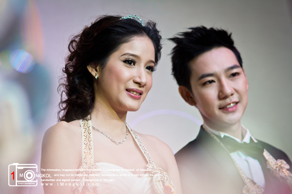 ให้เราบริการ ดูแลคู่รัก ทุกท่าน แบบครบวงจร และสมบูรณ์ที่สุด เริ่มตั้งแต่ ถ่าย Pre Wedding , แต่งหน้าทำผม , ชุดแต่งงาน รวมไปถึงถ่ายภาพในวันงานแต่งงาน เราพร้อมจะดูแล ให้คุณตลอดทั้งงาน โดยช่างภาพมืออาชีพ , ช่างวีดิโอในวันงาน เรา...1 Mongkol Wedding Studio...ขอเป็นส่วนหนึ่งในการบันทึกภาพแห่งความประทับใจในวันพิเศษ ของคุณ