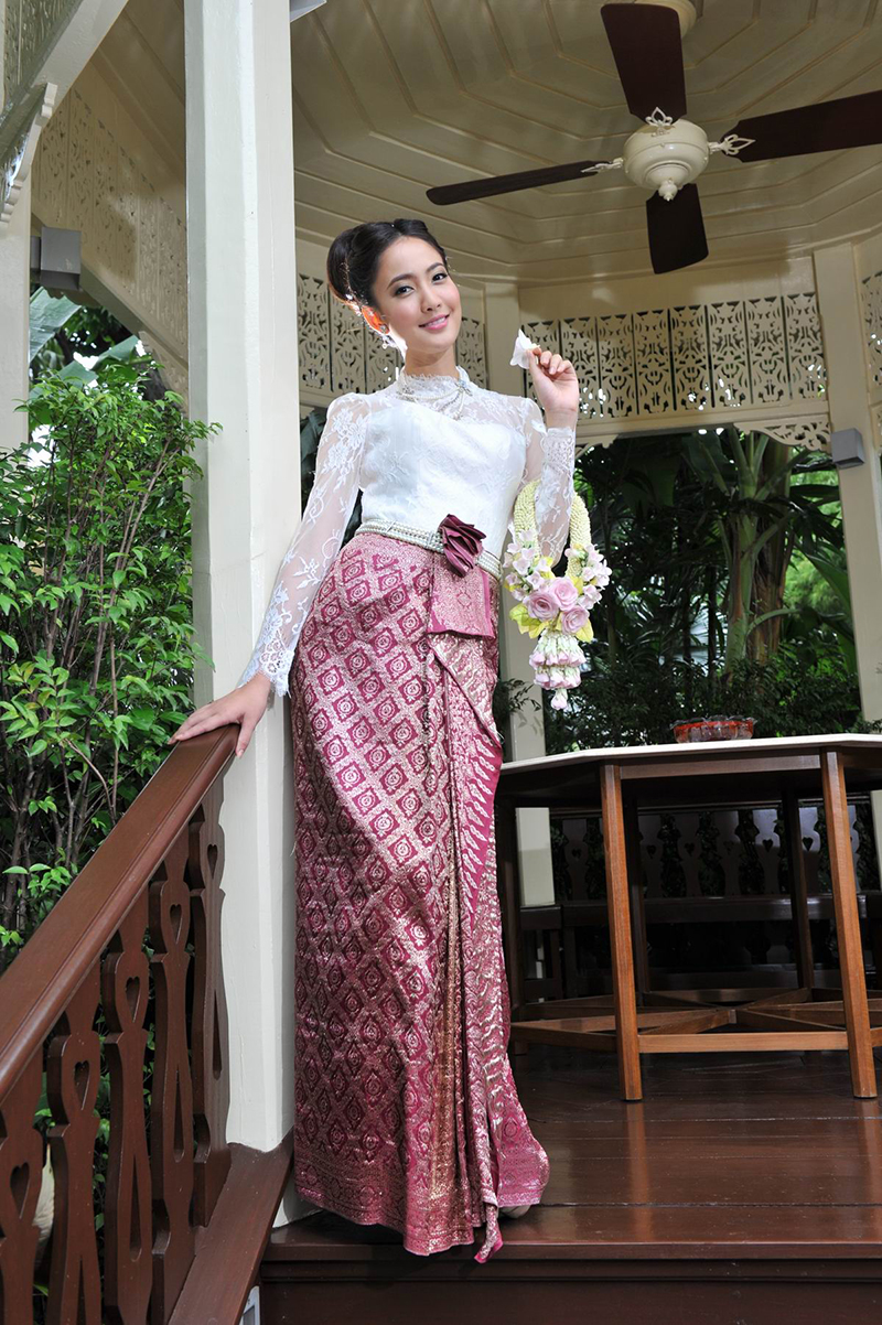 ชุดแต่งงาน สุโขทัย , ชุดไทย สุโขทัย, ชุดเจ้าสาว สุโขทัย , เวดดิ้ง สุโขทัย , สตูดิโอ สุโขทัย , แต่งงาน สุโขทัย , ช่างแต่งหน้าเจ้าสาว สุโขทัย