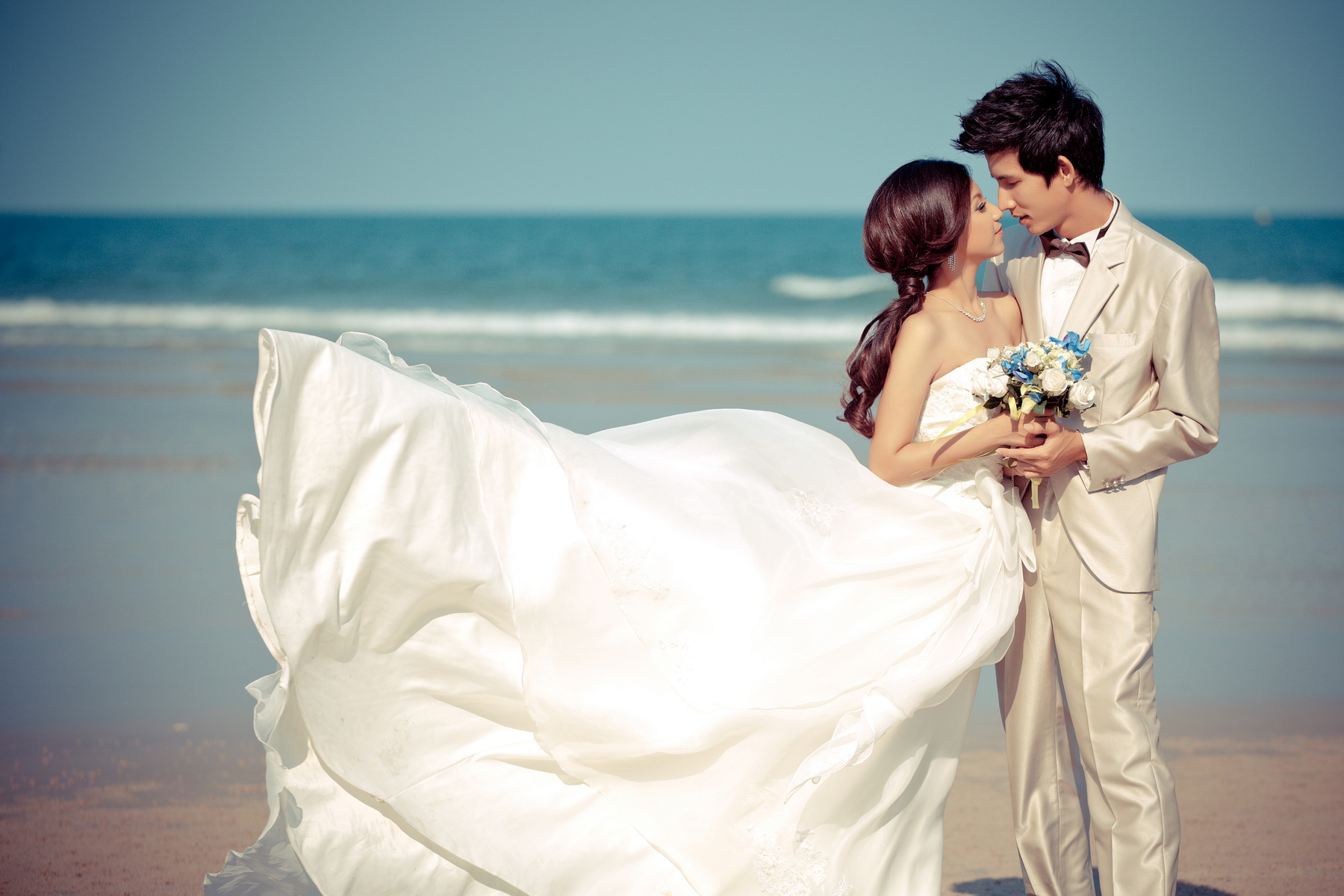 Huahin in love wedding studio  บริการถ่ายภาพ pre-wedding  แฟชั่น  ครอบครัว  ถ่ายภาพอีเวนท์ ผลิตภัณฑ์ ให้เช่าชุดราตรี  ชุดแต่งงาน ชุดไทย การ์ดแต่งงาน ของชำร่วย บริการและราคาเป็นกันเองค่ะ       