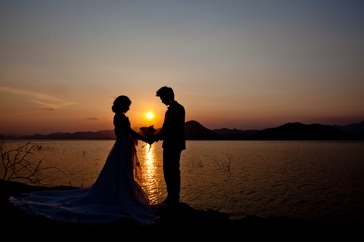 Huahin in love wedding studio  บริการถ่ายภาพ pre-wedding  แฟชั่น  ครอบครัว  ถ่ายภาพอีเวนท์ ผลิตภัณฑ์ ให้เช่าชุดราตรี  ชุดแต่งงาน ชุดไทย การ์ดแต่งงาน ของชำร่วย บริการและราคาเป็นกันเองค่ะ       