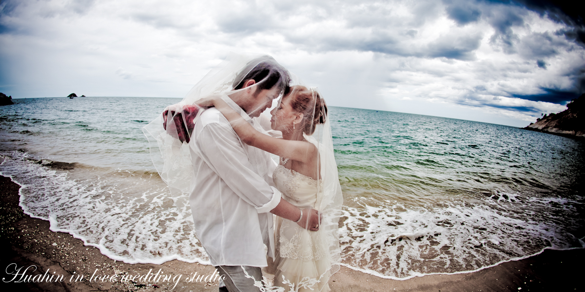 Huahin in love wedding studio  บริการถ่ายภาพ pre-wedding  แฟชั่น  ครอบครัว  ถ่ายภาพอีเวนท์ ผลิตภัณฑ์ ให้เช่าชุดราตรี  ชุดแต่งงาน ชุดไทย การ์ดแต่งงาน ของชำร่วย บริการและราคาเป็นกันเองค่ะ       