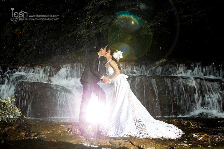 รับถ่ายภาพทุกชนิดครับ ภาพแต่งงาน, ถ่ายรูป wedding, Pre-wedding ทั้งในสตูดิโอ และ outdoor,ให้เช่าชุดวิวาห์ ชุดไทย ชุดเจ้าสาว , แต่งหน้า-ทำผมเจ้าสาว, รับถ่ายVDO ,Fashion Wedding Studio ,แพคเกจแต่งงาน อุดรธานี ,สถานที่ถ่ายพรีเวดดิ้ง อุดร,พรีเวดดิ้ง สไตล์วินเทจ ,แต่งงาน อุดร ,เวดดิ้ง สตูดิโอ อุดร