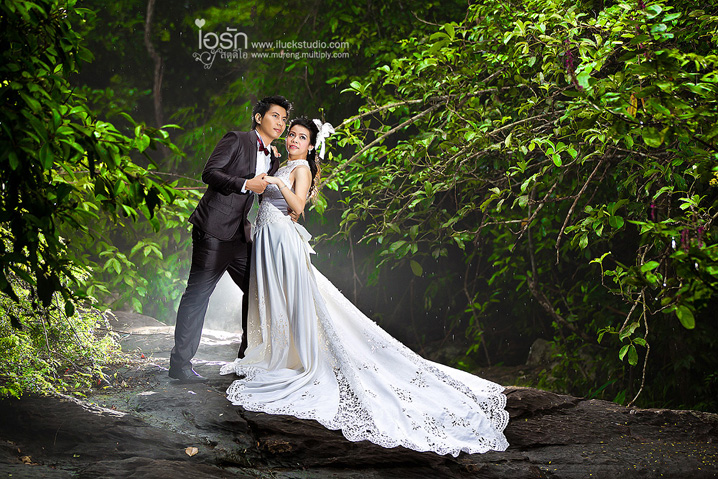 รับถ่ายภาพทุกชนิดครับ ภาพแต่งงาน, ถ่ายรูป wedding, Pre-wedding ทั้งในสตูดิโอ และ outdoor,ให้เช่าชุดวิวาห์ ชุดไทย ชุดเจ้าสาว , แต่งหน้า-ทำผมเจ้าสาว, รับถ่ายVDO ,Fashion Wedding Studio ,แพคเกจแต่งงาน อุดรธานี ,สถานที่ถ่ายพรีเวดดิ้ง อุดร,พรีเวดดิ้ง สไตล์วินเทจ ,แต่งงาน อุดร ,เวดดิ้ง สตูดิโอ อุดร