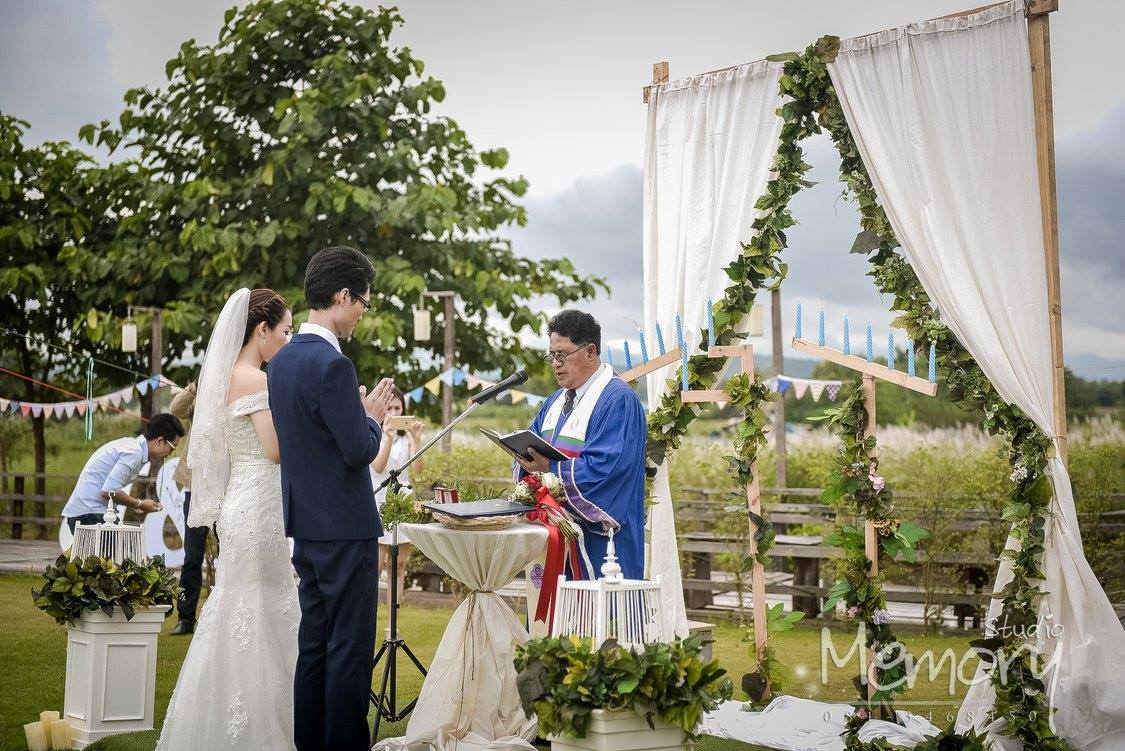 งานแต่งงานแบบพิธีคริสต์ แบบเรียบง่ายสไตล์ รัสติคเวดดิ้ง [Rustic Wedding]