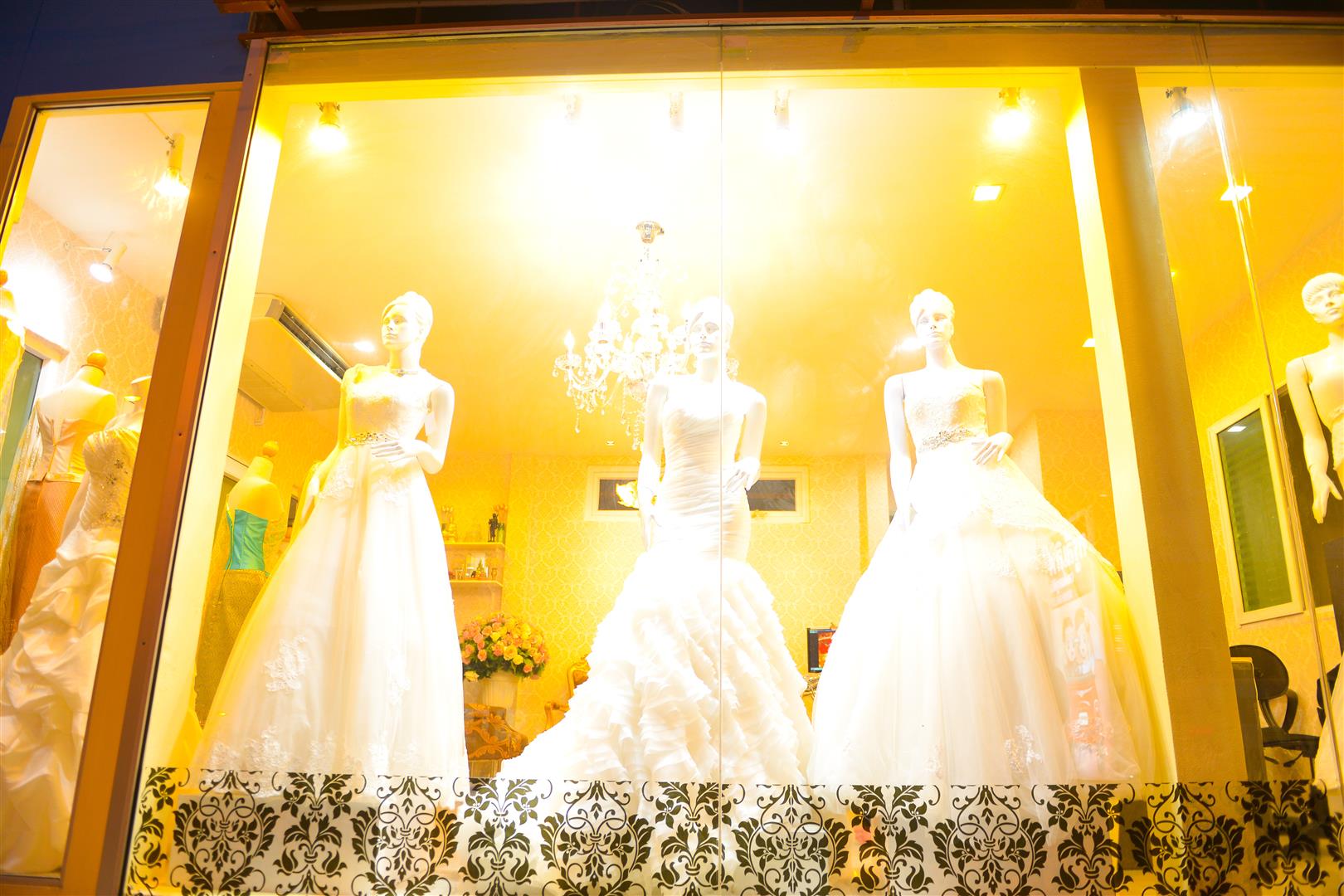 Truely Love Wedding Studio@sai4square สาย 4 สแควร์ - Sai 4 Square,ทรูลี่เลิฟสาย4สแควร์ เวดดิ้ง นครปฐม , สตูดิโอแต่งงาน นครปฐม , ให้เช่าชุดแต่งงาน นครปฐม , แต่งหน้าทำผมเจ้าสาว พุทธมณฑลสาย 4