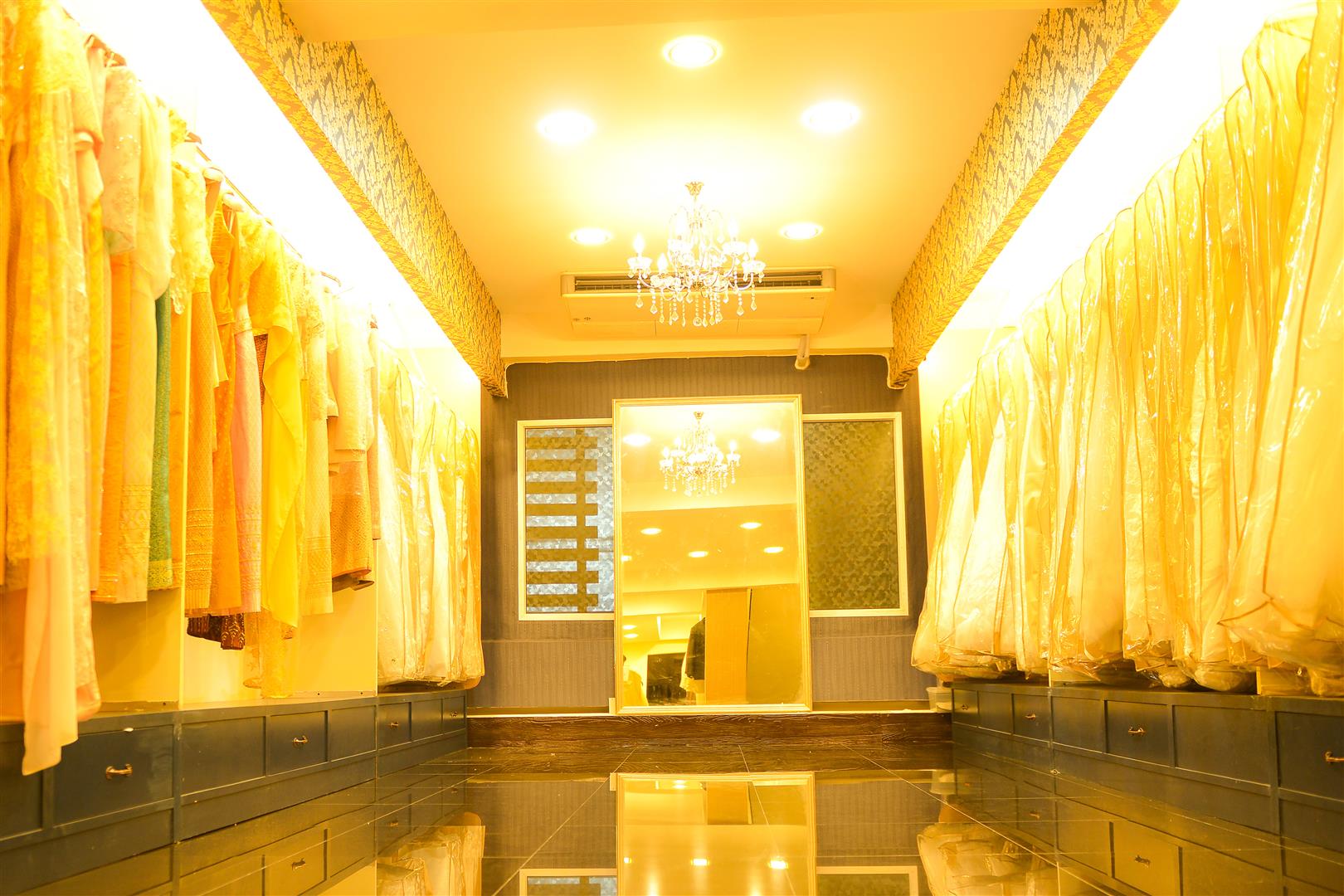 Truely Love Wedding Studio@sai4square สาย 4 สแควร์ - Sai 4 Square,ทรูลี่เลิฟสาย4สแควร์ เวดดิ้ง นครปฐม , สตูดิโอแต่งงาน นครปฐม , ให้เช่าชุดแต่งงาน นครปฐม , แต่งหน้าทำผมเจ้าสาว พุทธมณฑลสาย 4