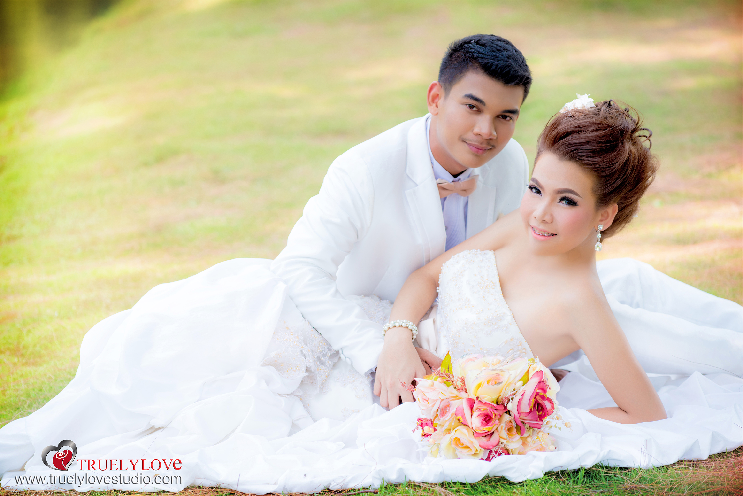 Truely Love Wedding Studio@sai4square สาย 4 สแควร์ - Sai 4 Square,ทรูลี่เลิฟสาย4สแควร์ เวดดิ้ง นครปฐม , สตูดิโอแต่งงาน นครปฐม , ให้เช่าชุดแต่งงาน นครปฐม , แต่งหน้าทำผมเจ้าสาว พุทธมณฑลสาย 4