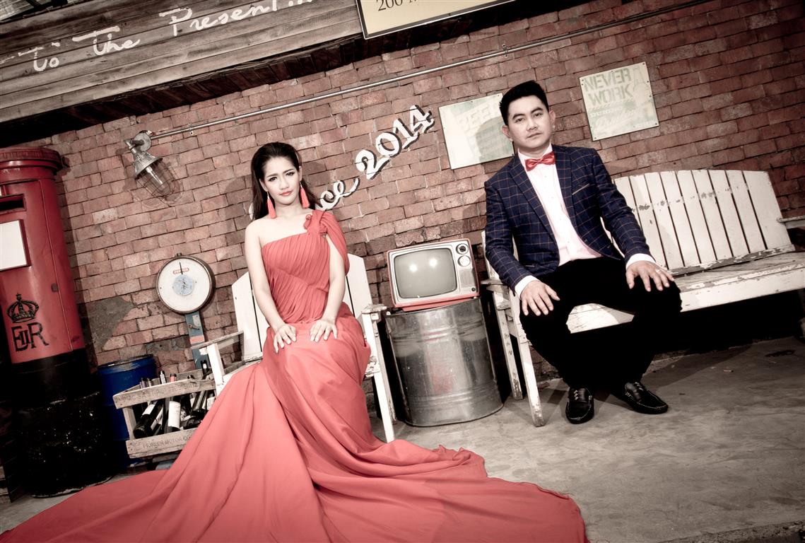 บริการ ถ่ายภาพพรีเวดดิ้ง /แต่งหน้า/ทำผม /เช่าชุดแต่งงาน/ชุดไทย/ชุดหมั้น/ชุดสูท/จัดงานแต่งแบบครบวงจร/เช่าอุปกรณ์งานแต่งงาน/ช่างภาพแต่งงาน