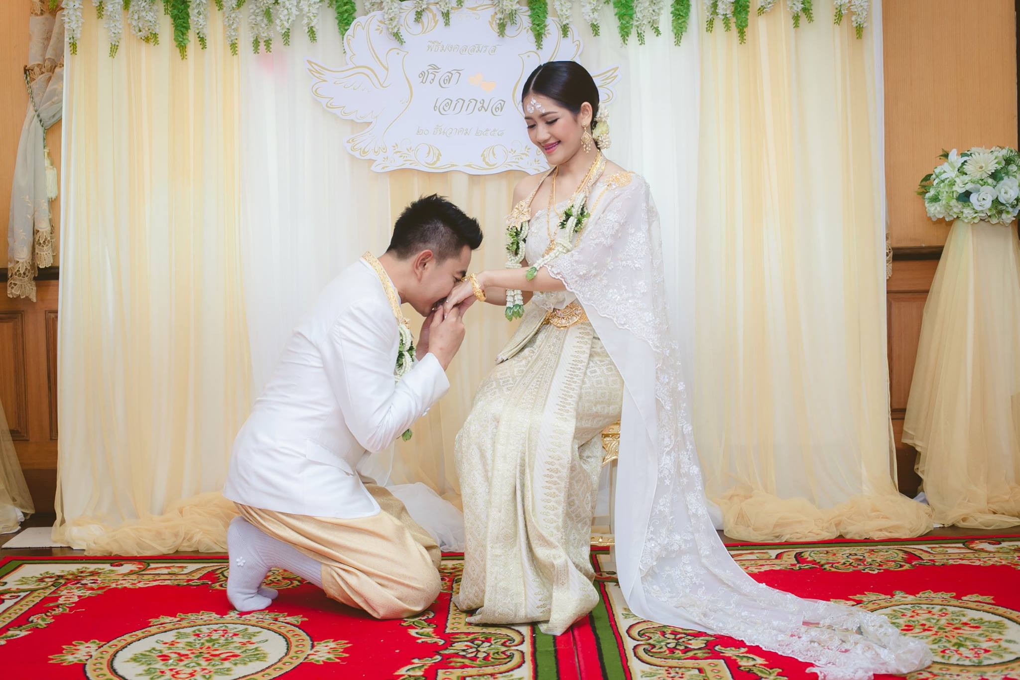 ด้านล่างคือคำคีย์เวิร์ดที่เราใช้นะค่ะ คุณปุ้ม.........ขอบคุณค่ะ "ถ่ายรูปแต่งงาน" +ถ่ายภาพ +แต่งงาน [ถ่ายรูป แต่งงาน] "ถ่ายรูปแต่งงานราคาถูก" "ร้านถ่ายรูปแต่งงาน" "สตูดิโอ ถ่ายรูปแต่งงาน"
