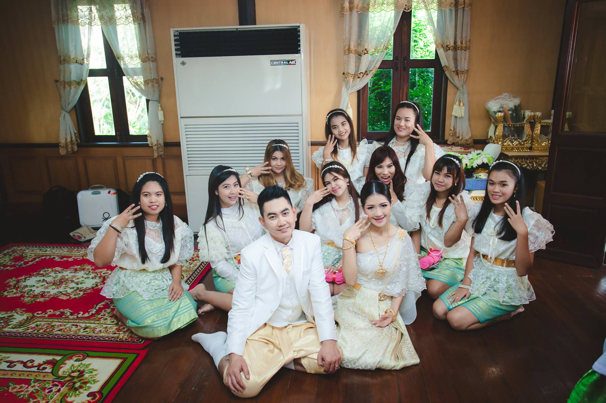 ด้านล่างคือคำคีย์เวิร์ดที่เราใช้นะค่ะ คุณปุ้ม.........ขอบคุณค่ะ "ถ่ายรูปแต่งงาน" +ถ่ายภาพ +แต่งงาน [ถ่ายรูป แต่งงาน] "ถ่ายรูปแต่งงานราคาถูก" "ร้านถ่ายรูปแต่งงาน" "สตูดิโอ ถ่ายรูปแต่งงาน"