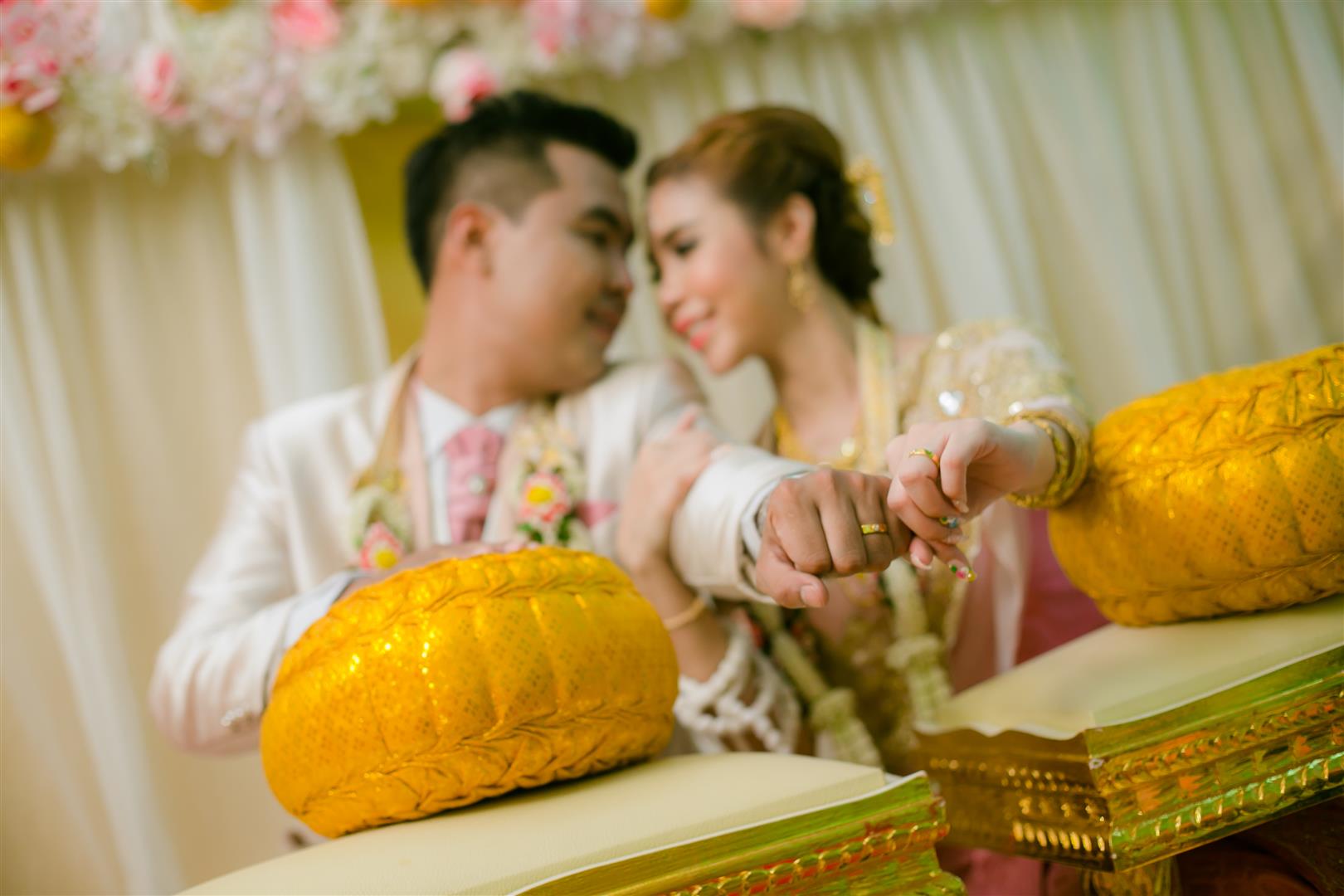 บริการ ถ่ายภาพพรีเวดดิ้ง /แต่งหน้า/ทำผม /เช่าชุดแต่งงาน/ชุดไทย/ชุดหมั้น/ชุดสูท/จัดงานแต่งแบบครบวงจร/เช่าอุปกรณ์งานแต่งงาน/ช่างภาพแต่งงาน  Truelylove Wedding Studio @ 4 Square ทรูลี่เลิฟ เวดดิ้ง สตูดิโอ สาย4 สแควร์