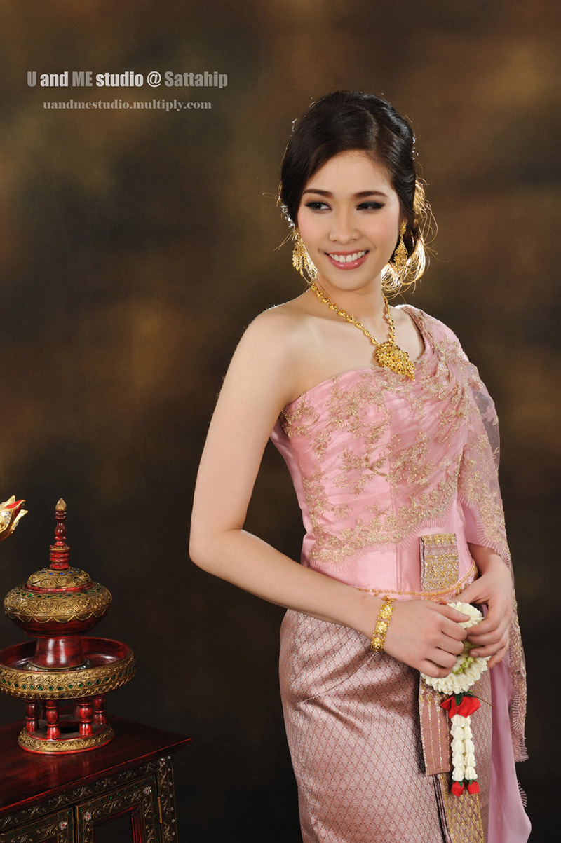 ชุดแต่งงานและแต่งหน้า, U And Me Studio @ สัตหีบ, ชุดแต่งงาน, ทรงผมงานแต่งงาน , แต่งหน้าเจ้าสาว 