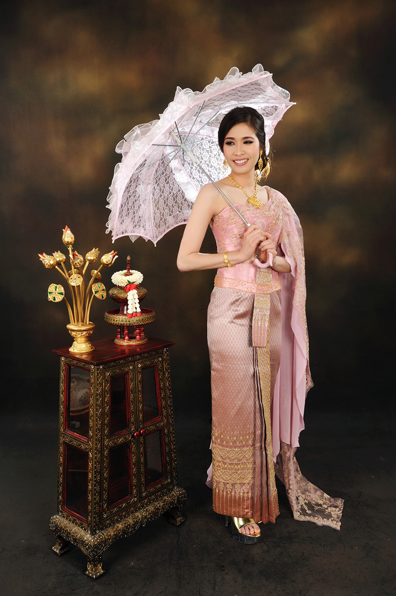 ชุดแต่งงานและแต่งหน้า, U And Me Studio @ สัตหีบ, ชุดแต่งงาน, ทรงผมงานแต่งงาน , แต่งหน้าเจ้าสาว 