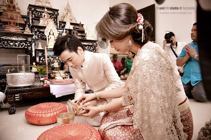 U And Me Studio @ สัตหีบ , ประเพณีการแต่งงาน , ประเพณีการแต่งงานแบบไทย , การจัดงานแต่งงานแบบไทย , ชุดพิธีงาน , พิธีงานแต่งงาน , จัดงานแต่งงาน , แต่งงาน , งานแต่งงาน , ชุดแค่งงานพิธีเช้า , การแต่งงาน พิธีเช้า , พิธีพานขันหมาก , งานแต่งงาน สัตหีบ , สตูดิโอ สัตหีบ , ชุดแต่งงาน สัตหีบ